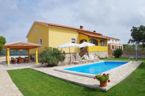 Villa im Dorf Juršići